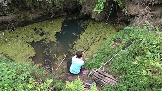 深坑水连通地下河，小伙开杆钓鱼，遇大猛货上钩直接爆竿，刺激了