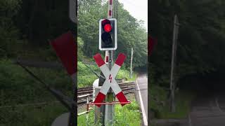 Ein Bahnübergang wenn er schließt ( mit Sound )