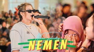 Download Mp3 Penonton Nyanyi Sambil Nangis Semua - Niken Salindry ft. AnekaKustik - NEMEN (Official Music Video)