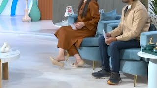 Candid heelpopping in live tv show