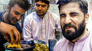 WE TRIED STREET FOOD ! / PAKISTAN