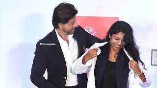 Uncut Shah Rukh Khan presented the Scholarship named after him in the most kindest way!!