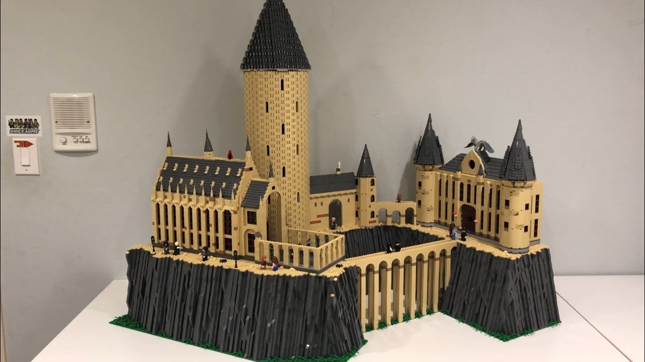 HUGE Lego Hogwarts Castle MOC - YouTube