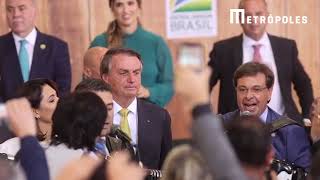 Bolsonaro comanda forró no Palácio do Planalto