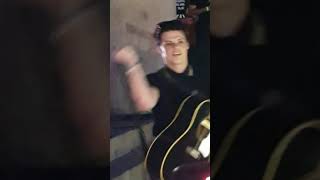 Yungblud milano-arco della pace fan meeting concert