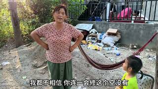 今天阿杜去地里看庄稼，妈妈突然打来电话，没想到依依却让拒绝她