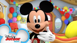 Happy, Happy Birthday! 🥳  | ASL Version | Mickey Mornings | @disneyjr