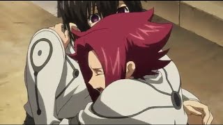 Kallen Cries on Lelouch's shoulder