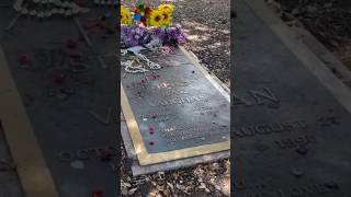 Gravesite of Stevie Ray Vaughan | Famous Graves 😔