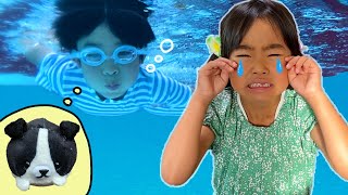 【寸劇】あーたんのだいじなワンちゃんが下水道からプールに流された！助けてあげよう！ Pretend Play in Swimming Pool　かえであーたん