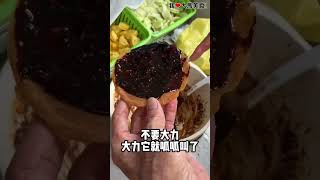 偶然在 #康乐 遇到一位很幽默的Rojak Uncle，每天在不同地点卖，Rojak非常传统，有脆饼、沙葛、黄瓜、青木瓜和黄梨等，香浓又好吃👌！