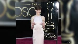 Anne Hathway's Oscar Moment Stolen By a Wardrobe Malfunction - Splash News | Splash News TV