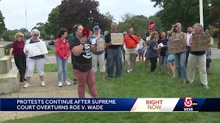 Demostrators gather to protest overturning Roe v. Wade
