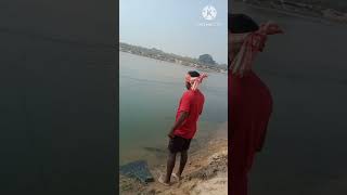 ନଦୀରେ ଗଭୀର ପାଣିରେ ଜାଲ ପକେଇବା  ,Cast a net in thedeep watet of the river