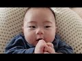 不夠吃，寶寶同時吃兩隻雞腿【3個月大】3 months old