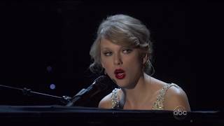Taylor Swift - Back to December (Live at 2010 CMA Awards - 11/10/2010)[1080p]
