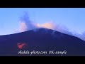 朝日の当たる浅間山と流れ動く山頂の雲　fukei 73495