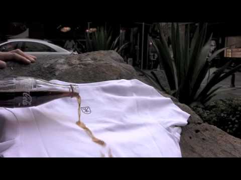 Keren, T-shirt ini tidak basah saat kena air!