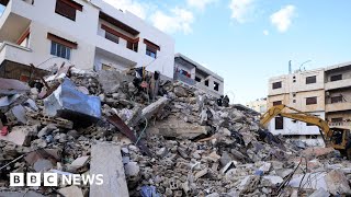 Children left to dig through rubble for earthquake survivors in Syria - BBC News