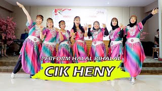 Perform Line Dance Halal Bihalal