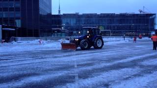 Schneeräumung auf dem Bahnhof Bern von Häfliger