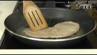 SLICED VEAL WITH LEMON