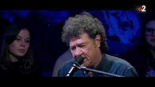 Robert Charlebois interprète en live \