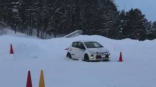 250209 飯綱スノーモーターパーク NEXUS 雪上走行会 1702 ヴィッツ白action