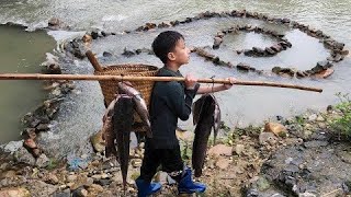 Small Fishing Trap|Genius Fishing Hack: Catches Huge Catfish with Parachute Rope! #survivalvideos