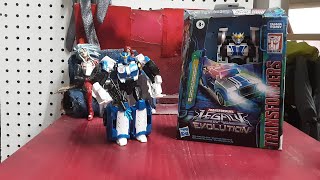 Transformers RID2015 Warrior Class Strongarm VS Legacy Evolution Deluxe RID2015 Strongarm