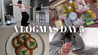 VLOGMAS DAY 5: trader joe's haul, busy work day, alo moves workout, cooking dinner \u0026 making cookies!