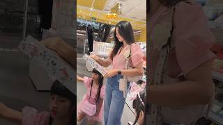 MAMI \u0026 KDISTA BANTUIN DOMINIQ CARIIN KADO🤗🤗 #viralvideo #viraltiktok #tranding #family