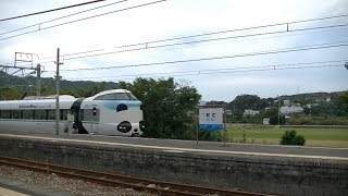 パンダくろしお　和佐駅通過