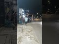 Suasana malam hari di persimpangan jalan