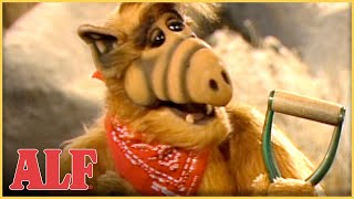 ALF \u0026 Willie Search for Buried Treasure 💎 | S4 Ep20 Clip