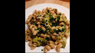 Broccoli curly pasta vegan with a cheesy creamy sauce! #pasta #broccoli  #recipe #food #yummy