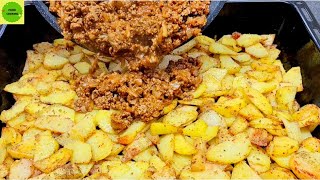 Just pour the minced meat over the potatoes. Delicious and simple. Food cooking.