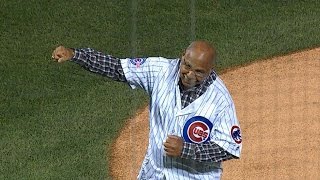 SF@CHC Gm 1: Billy Williams tosses first pitch