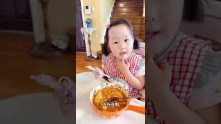 真的是“好奇害惨小馋猫”啊！哈哈哈哈哈 #人类幼崽迷惑行为大赏 #人类幼崽到底有多可爱 #丹麦有机成长go给力