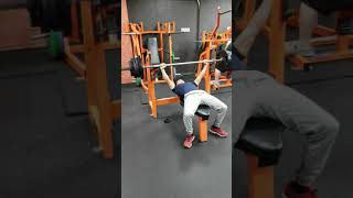 臥推100kg