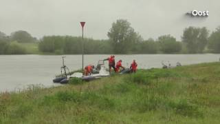 Brandweer haalt lijk uit de IJssel bij Deventer