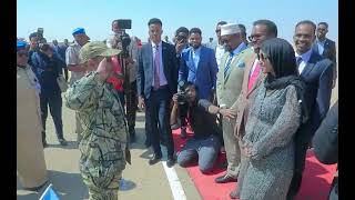 Madaxweynaha Dowladda Puntland ayaa Qasriga Madaxtooyada ku qaabilay Xildhibaan Ilhan Omar