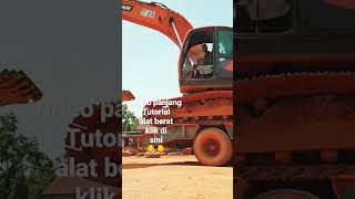 cara menaikan alat berat excavator doosan ke atas truck selfloader hino 500