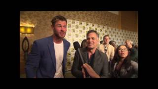 Thor: Ragnarok - Chris Hemsworth Mark Ruffalo Interview On San Diego Comic Con Hall H Reaction #SDCC