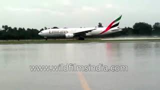 Emirates flight takes off from flooded Cochin Airport | Kerala Floods 2018