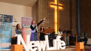 Alli Quiero Estar - New Life Worship