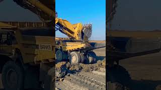 Mining shovel picking up big boulder! #mining #komatsu #truck #excavator