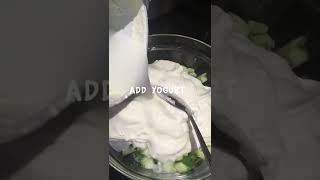 Yoghurt and cucumber Laban b kheyar