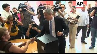 Socialist candidate Jose Socrates voting