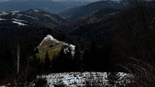 A difficult but happy life in the Carpathian region, stewing meat and doing household chores